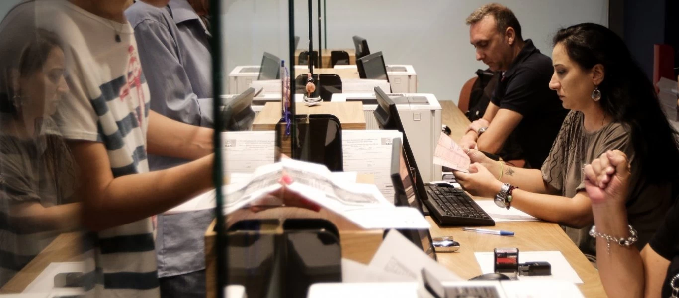 Οι κατηγορίες των δημοσίων υπαλλήλων που μπορούν να απέχουν από την εργασία τους λόγω καύσωνα